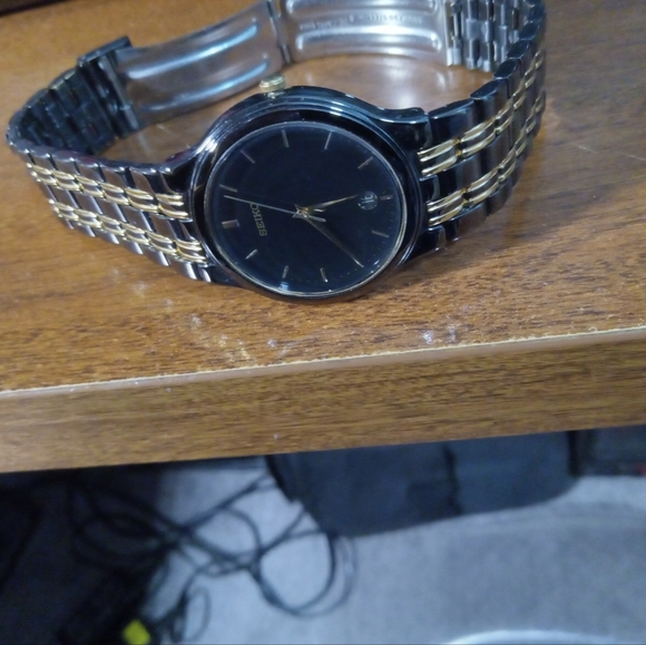 TWO TONE SEIKO Unisex WATCH 7N22 7041 Black and Gold, Slim Case, Date Working - Picture 5 of 7